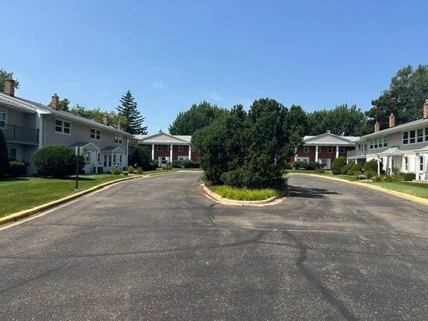 1366 Colonial DR #1366, Roseville, MN 55113