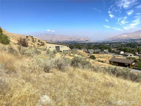 1936 Dorner PL, Wenatchee, WA 98801