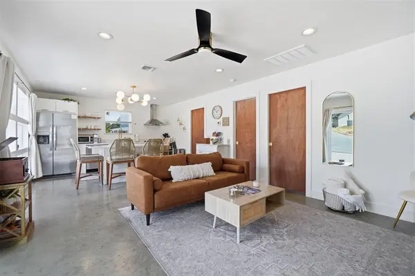 71 E OAK AVE, Medicine Park, OK 73557