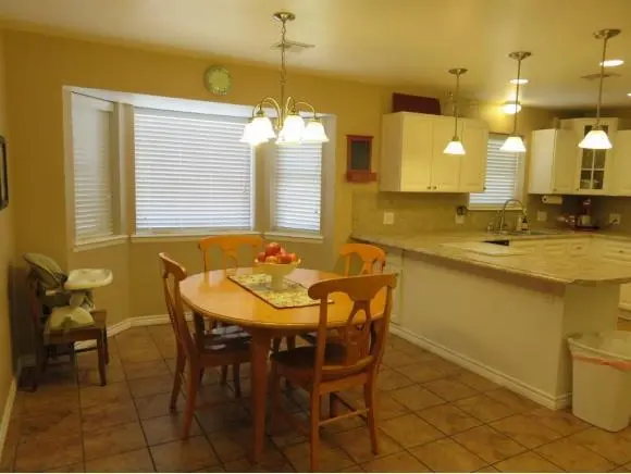 817 Cambridge DR, Altus, OK 73521