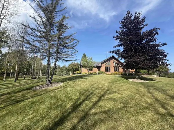 W5402 NUMBER 7 RD, Menominee, MI 49858