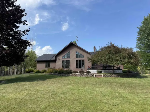 W5402 NUMBER 7 RD, Menominee, MI 49858