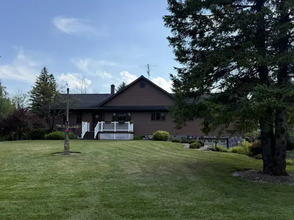W5402 NUMBER 7 RD, Menominee, MI 49858