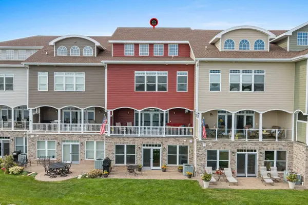 2119 LOST DAUPHIN RD, De Pere, WI 54115