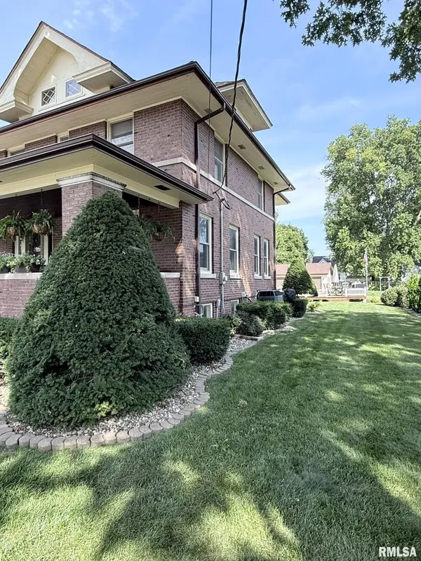 1121 N KELLOGG ST, Galesburg, IL 61401