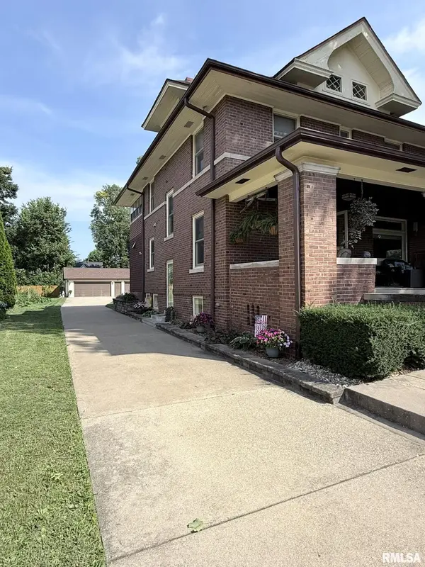 1121 N KELLOGG ST, Galesburg, IL 61401