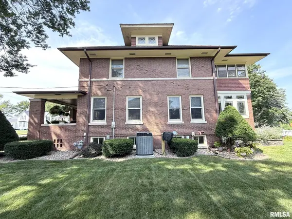 1121 N KELLOGG ST, Galesburg, IL 61401