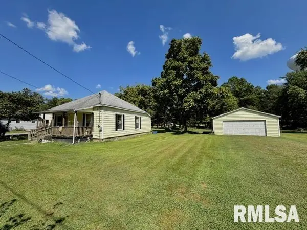 915 MARKET AVE, Johnston City, IL 62951