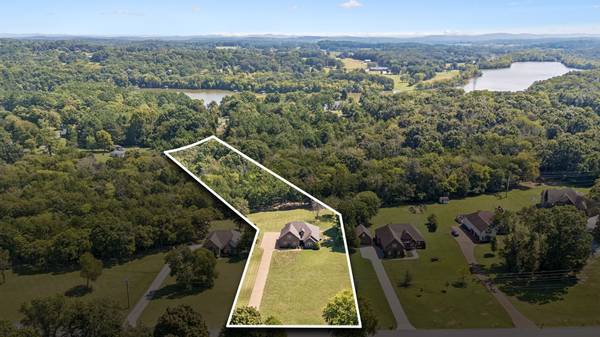 2045 Mann Rd, Lebanon, TN 37087