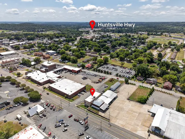 506 College St #W, Fayetteville, TN 37334