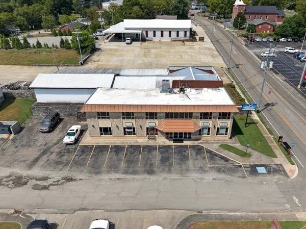 506 College St #W, Fayetteville, TN 37334