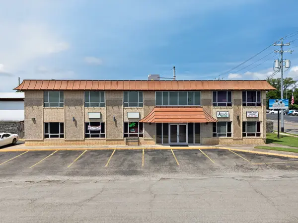 506 College St #W, Fayetteville, TN 37334
