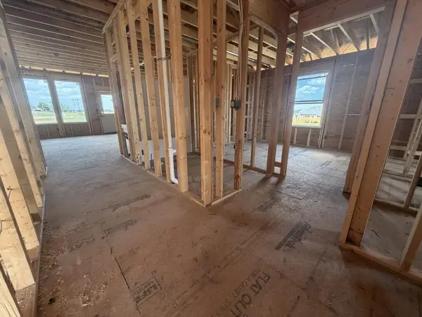 733 W Brook Hollow RD, Nixa, MO 65714