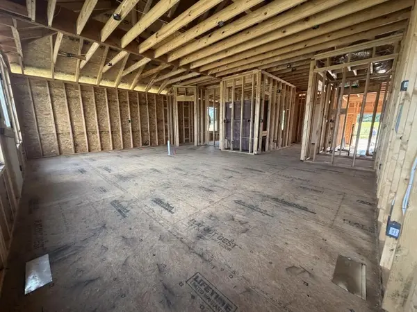 733 W Brook Hollow RD, Nixa, MO 65714