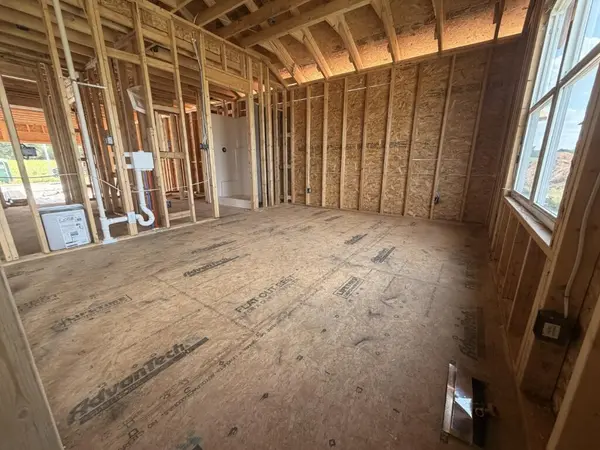 733 W Brook Hollow RD, Nixa, MO 65714