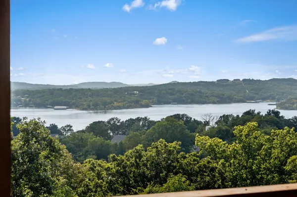 39 White Oak Estates RD, Kimberling City, MO 65686