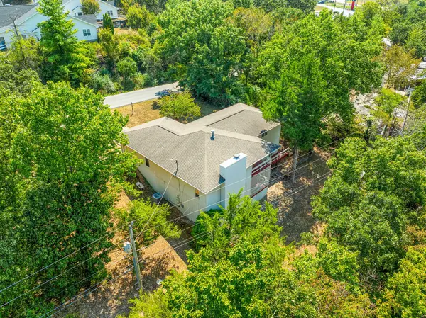 24 Wildwood LN, Kimberling City, MO 65686