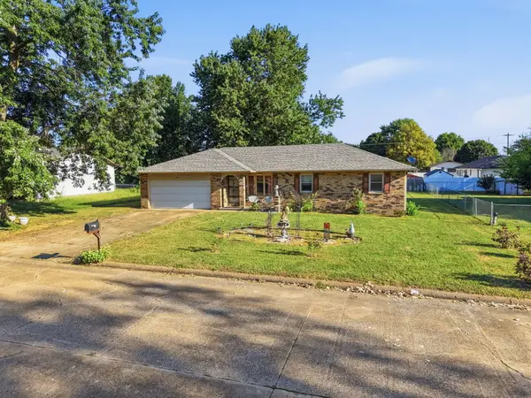 2215 W Colgate ST, Bolivar, MO 65613