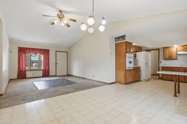 2215 W Colgate ST, Bolivar, MO 65613