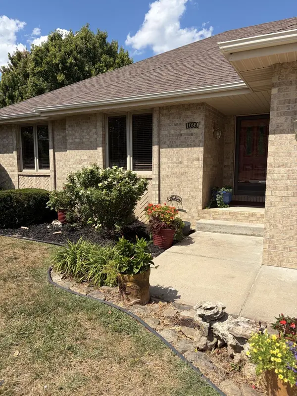 1099 E Nottingham LN, Springfield, MO 65810