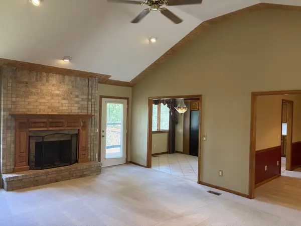 1099 E Nottingham LN, Springfield, MO 65810