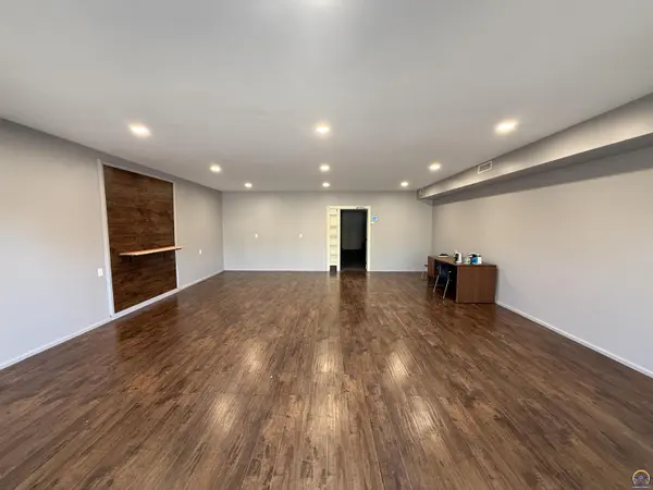 9 Commercial ST, Emporia, KS 66801