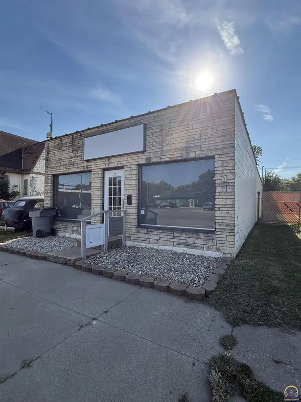 9 Commercial ST, Emporia, KS 66801