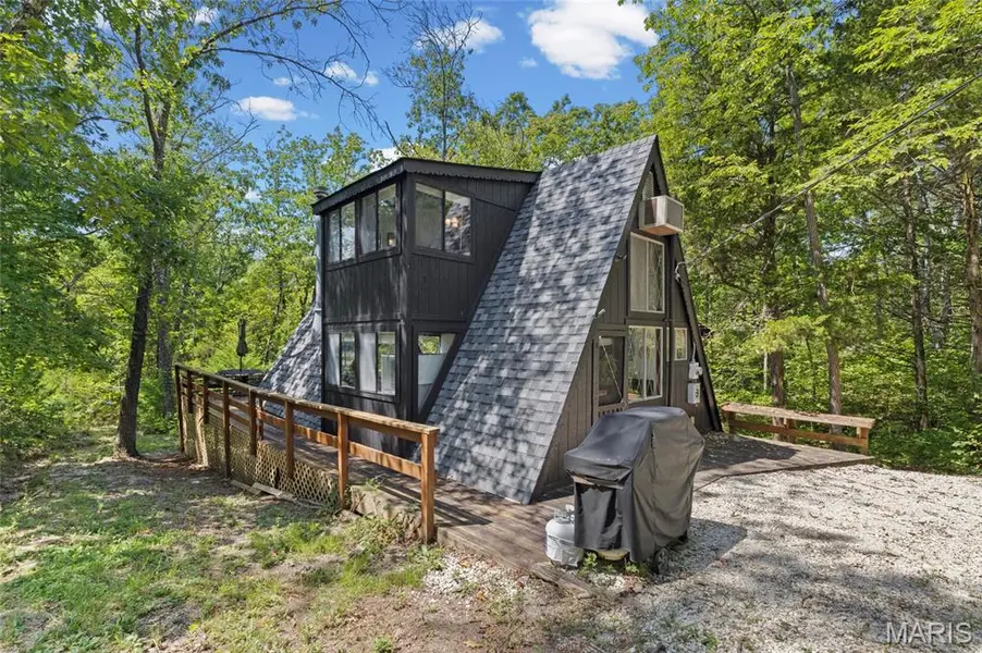 19846 St Moritz, Marthasville, MO 63357