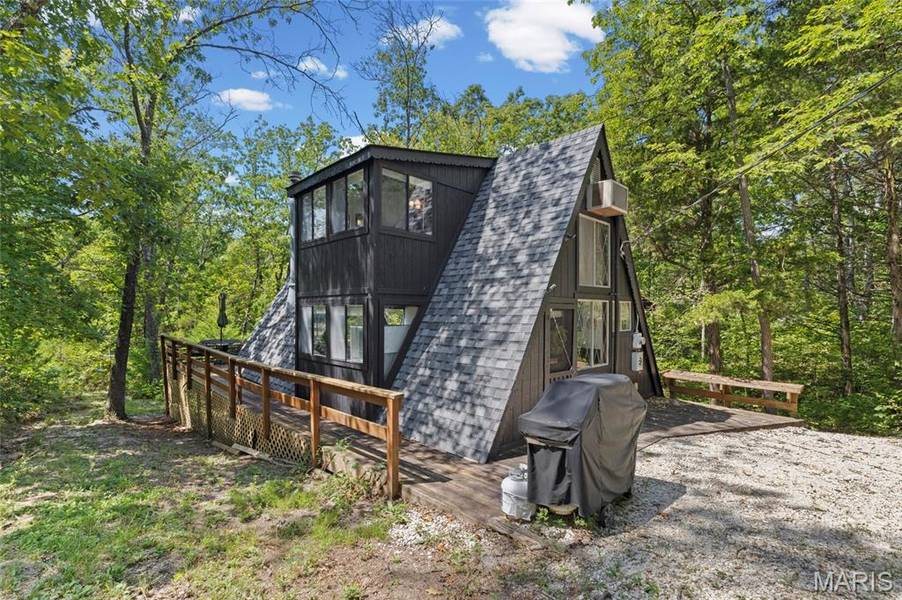 19846 St Moritz, Marthasville, MO 63357