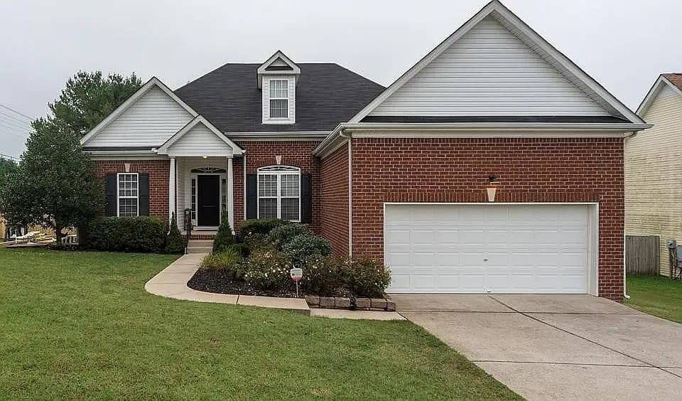 2102 Loudenslager Dr, Thompsons Station, TN 37179