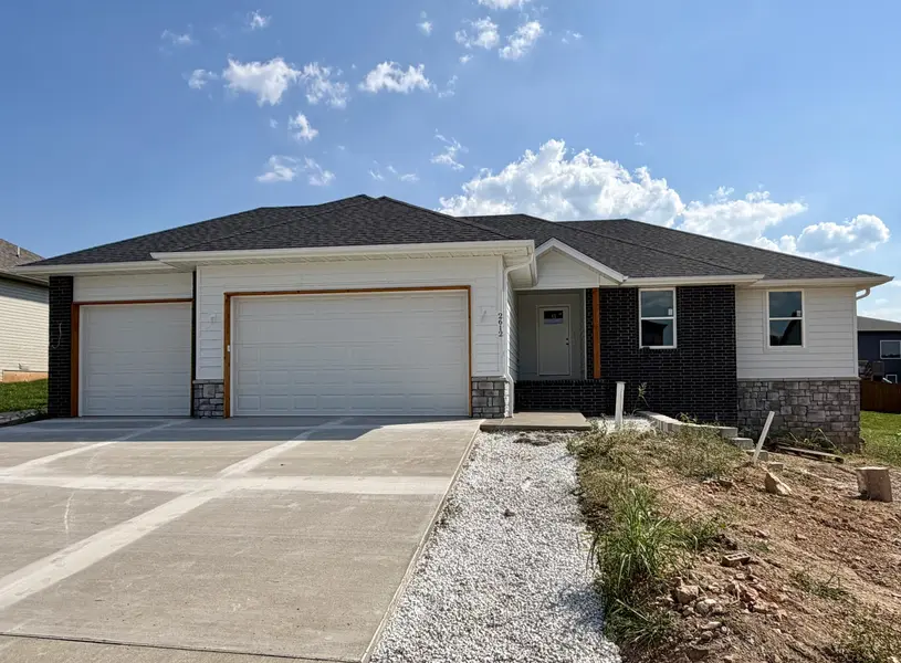 2612 W Pigeon DR, Ozark, MO 65721