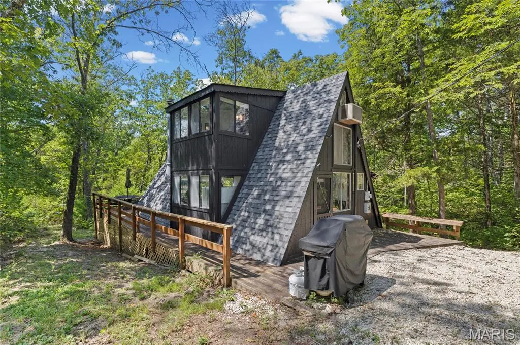 19846 St Moritz, Marthasville, MO 63357