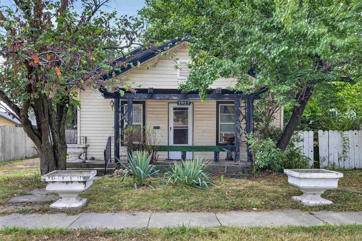 1917 W McCormick Ave, Wichita, KS 67213