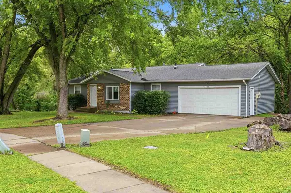 1467 Valley View Dr., Coralville, IA 52241