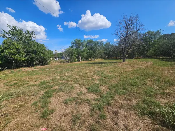 111 Martin ST, Luling, TX 78648