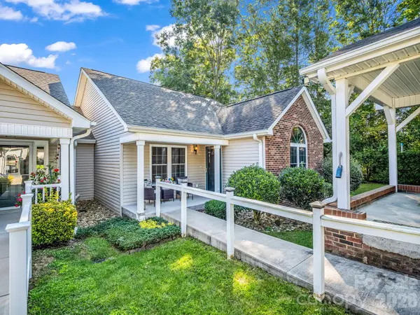 59 S Woodridge View CT, Hendersonville, NC 28791