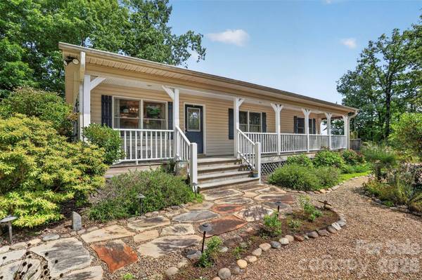 50 Autumn View DR, Hendersonville, NC 28792