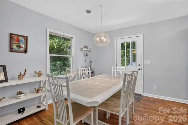 50 Autumn View DR, Hendersonville, NC 28792