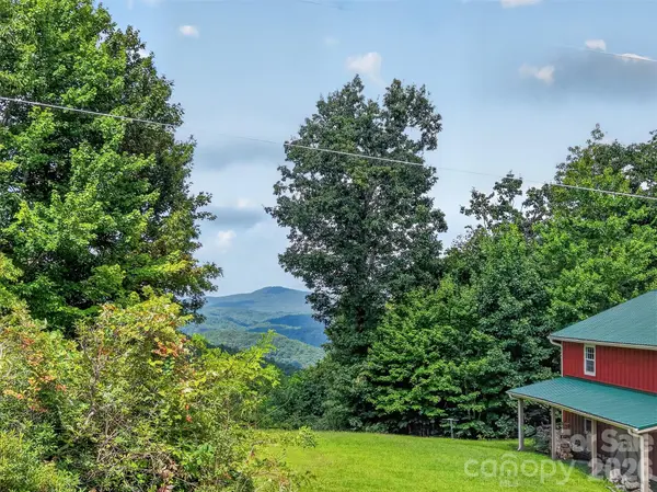 44 Autumn View DR, Hendersonville, NC 28792