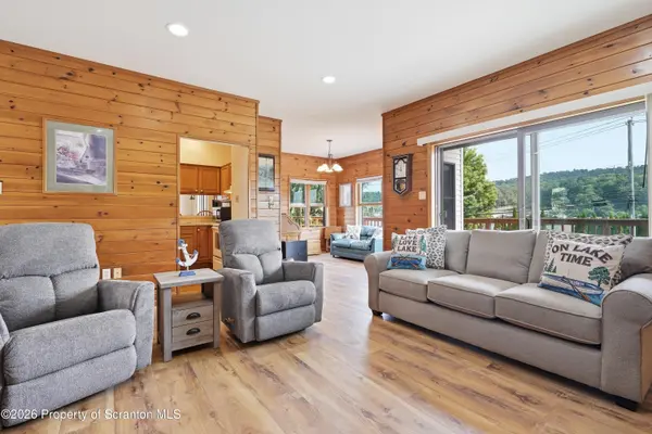 1428 Lakeside DR, Harveys Lake, PA 18618