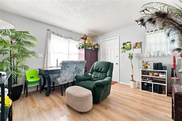104 E Sunrise DR, Belton, MO 64012