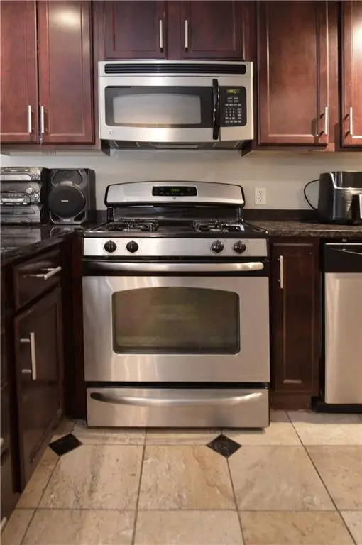 700 E 8th ST #9L, Kansas City, MO 64106