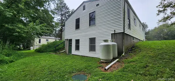 48 Gleason BLVD, Pleasant Valley, NY 12569