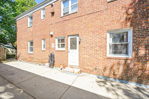 7518 197th ST, Fresh Meadows, NY 11366