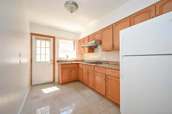7518 197th ST, Fresh Meadows, NY 11366