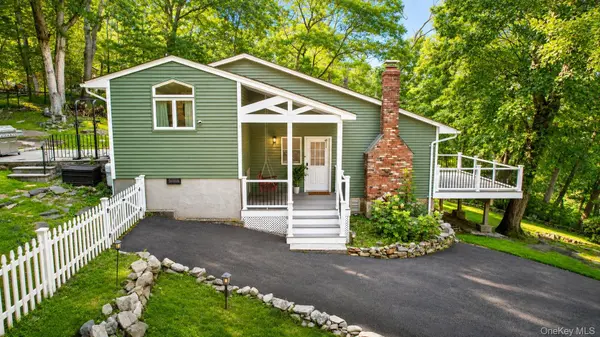31 Pleasant RD, Lake Peekskill, NY 10537