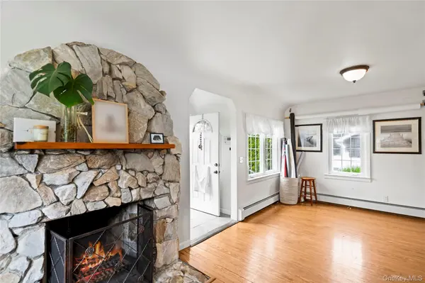 306 Mccall AVE, West Islip, NY 11795