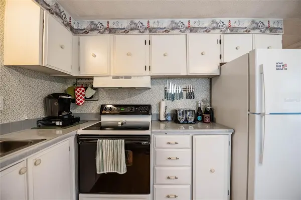 5302 POWHATTAN ST, Zephyrhills, FL 33542
