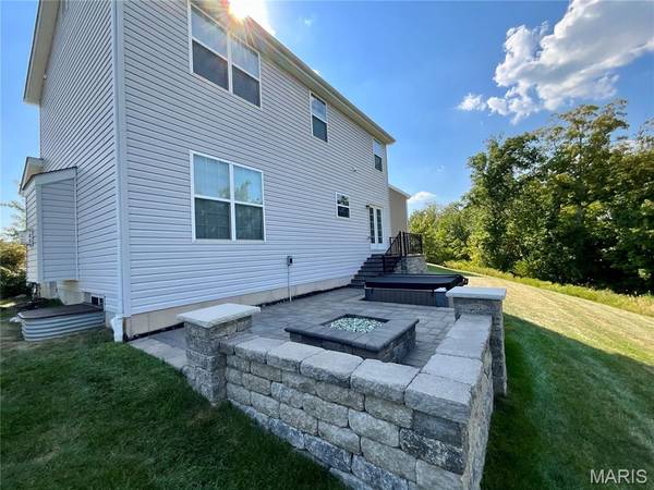 526 Golden Leaf CT, Lake St Louis, MO 63367