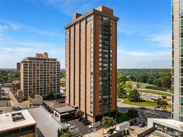 200 S Brentwood BLVD #6F, St Louis, MO 63105